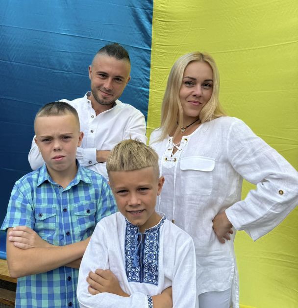 Олена та Тарас Тополі з синами / © instagram.com/tarastopolia
