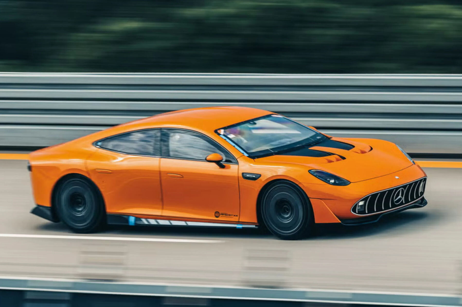 Новий електромобіль Mercedes-AMG GT XX обігнув Землю за тиждень