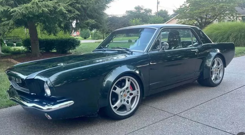 Найдивніший Mustang: всередині Porsche 911