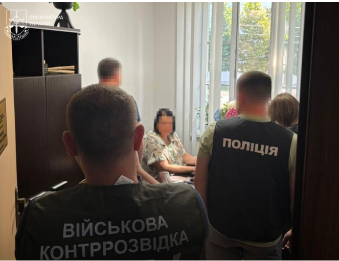 В Умані «юристка» вимагала хабарі за «неоголошення у розшук за порушення військового обліку»