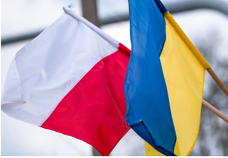 Уряд Польщі схвалив новий законопроєкт про допомогу українцям