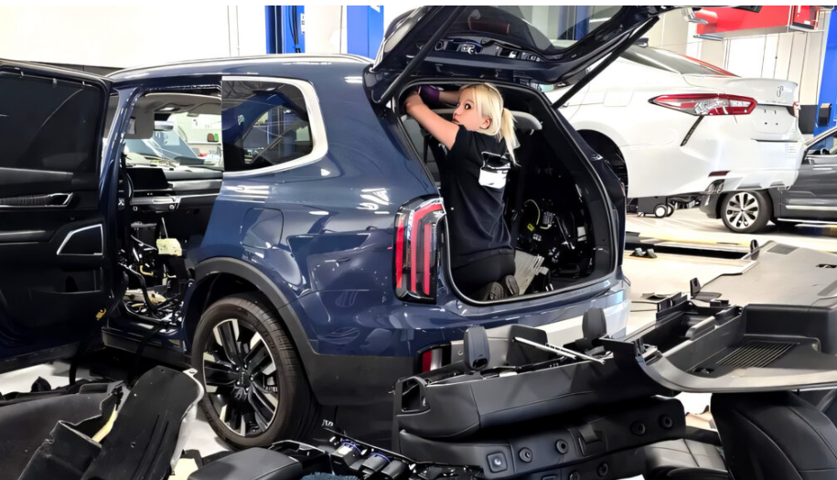 Крихітний передавлений дріт змусив Kia розбирати салони нових Telluride
