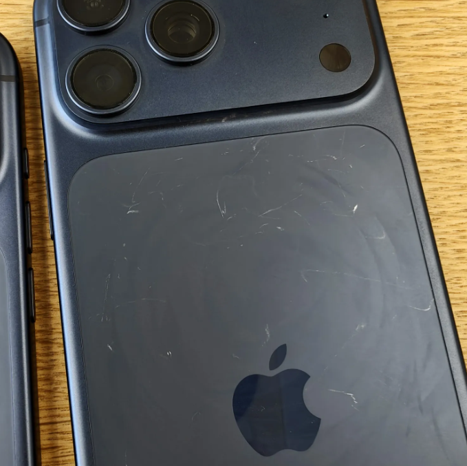 Нові iPhone 17 Pro в Китаї виявилися вразливими до подряпин уже в перший день