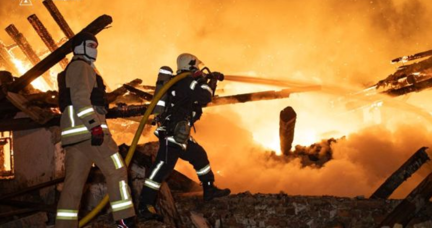 Росіяни атакували Суми безпілотником: сталась масштабна пожежа