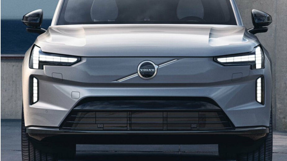 Volvo значно вдосконалила свій електричний автомобіль із трьома рядами сидінь