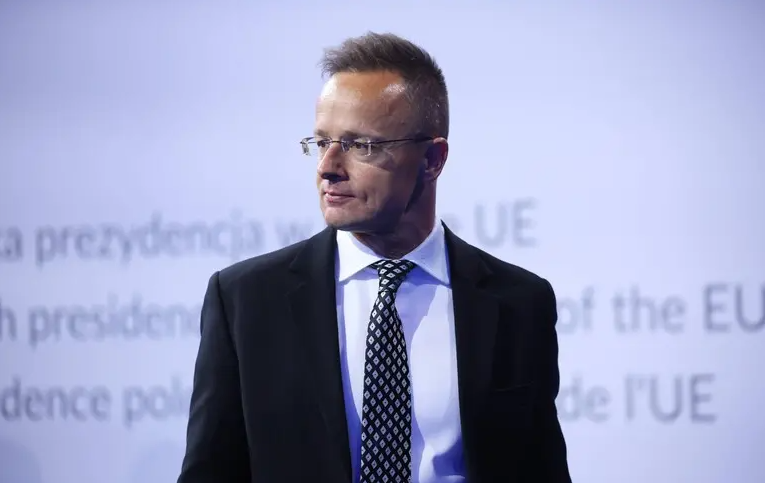 Сійярто сказав, що Зеленський втрачає глузд — через повідомлення про угорські-дрони-розвідники над Україною