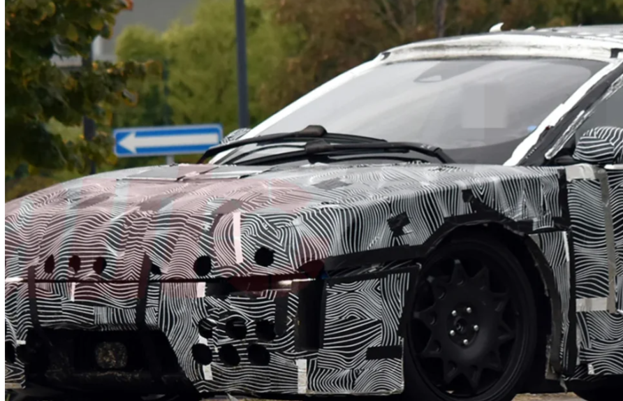 Ferrari робить ставку на електрику: що показали перші шпигунські знімки