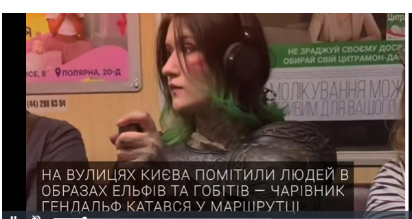 На вулицях Києва помітили людей в образах ельфів та гобітів — чарівник Гендальф катався у маршрутці