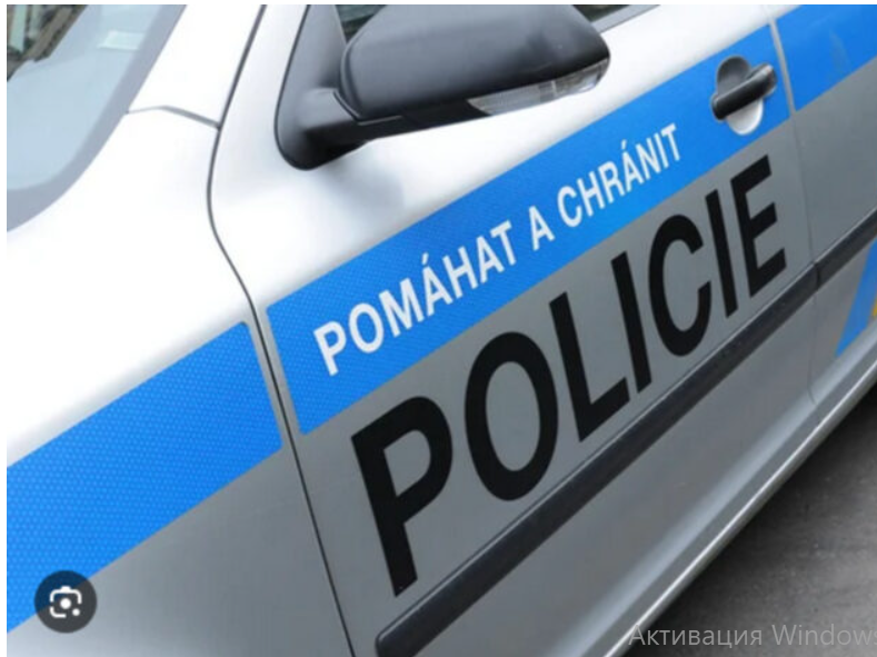 Незвичний виборчий випадок у Празі: чоловік намагався проголосувати через поліцейського
