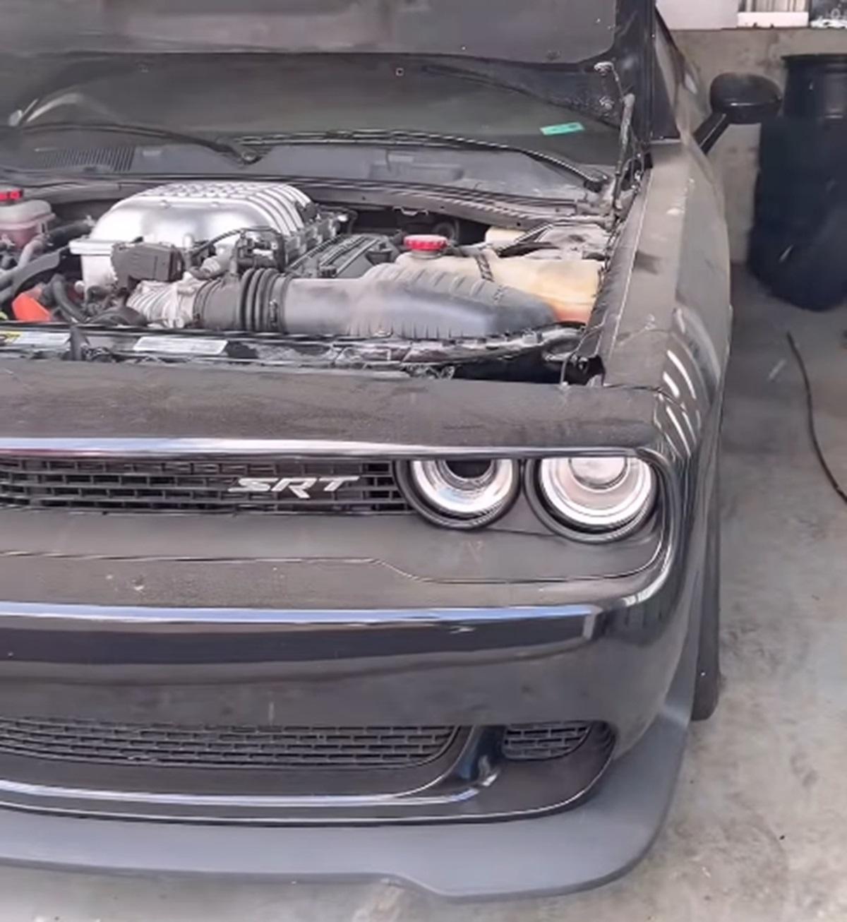 Dodge Challenger Hellcat оснащений дуже потужним двигуном і високо цінується серед любителів американських спорткарів / фото - скріншот