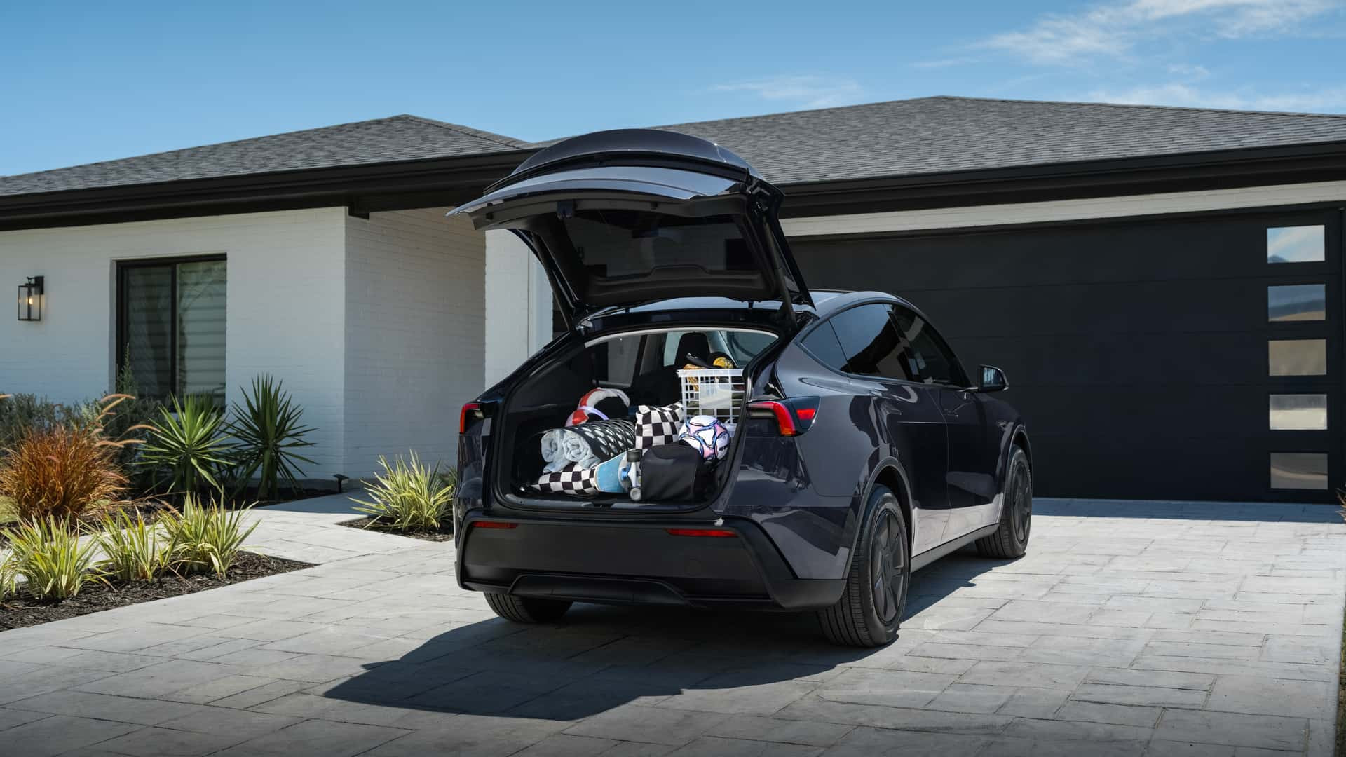 Tesla Model Y Standard 2026 року
