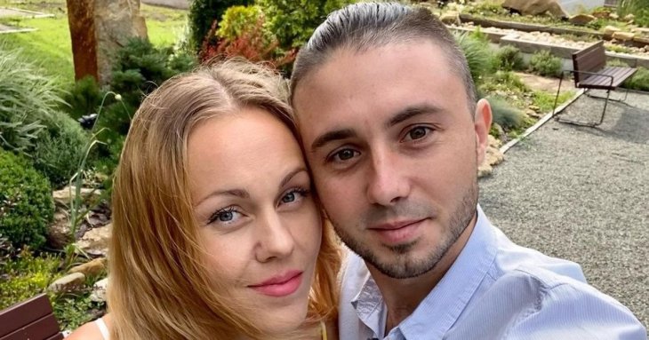 Олена Тополя випадково засвітила оголені груди й втрапила у конфуз: її зірковий чоловік відреагував