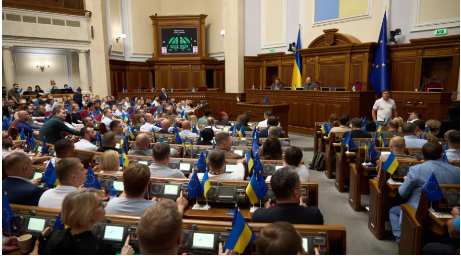 Рада продовжила воєнний стан та мобілізацію до лютого 2026 року