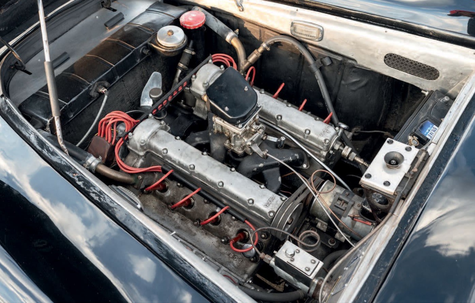 Легендарний Pegaso Z-102 з кузовом українця Савчика продали за €424 236: суперкар, про який забули
