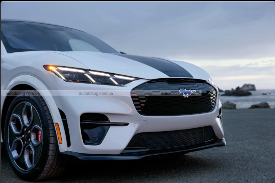 Електричний поні-кар Ford отримав класичний бензиновий Mustang
