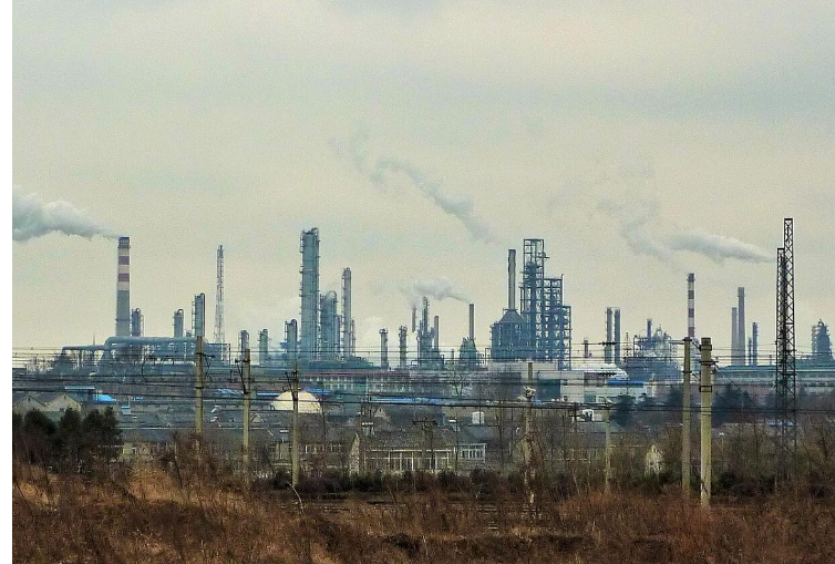 Великі державні НПЗ Китаю призупинили закупівлю російської нафти, – Reuters