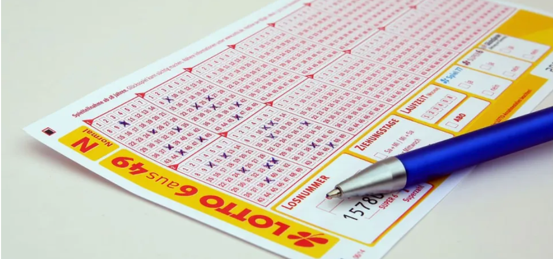 Десятки років грав в азартні ігри, аби в 84 роки зірвати джекпот: куди чоловік витратить кошти