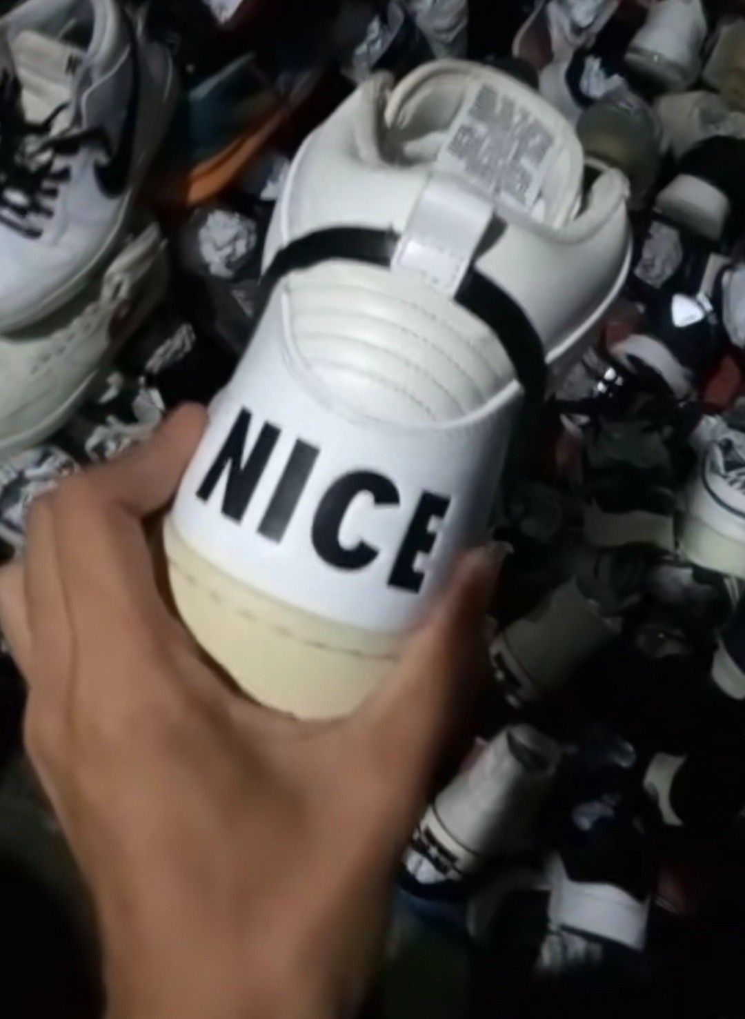 Кумедні підробки відомих брендів, які відчайдушно намагаються виглядати не як дешеві копії - фото 786022