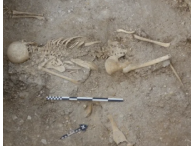 Археологи знайшли тіло дівчини залізної доби, похованої обличчям донизу