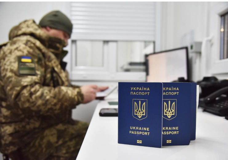 В роботі бази даних митниці стався збій: вʼїзд та виїзд за кордон неможливі