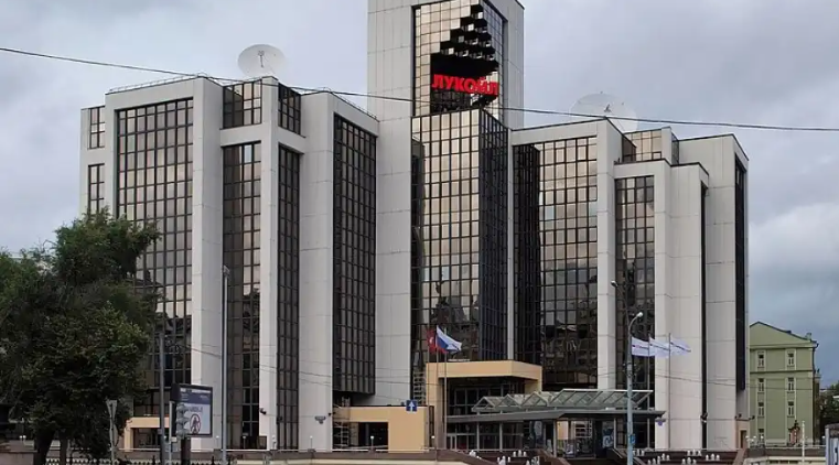 Румунія і Болгарія намагаються захистити нафтопереробні заводи РФ через загрозу санкцій Трампа, – ЗМІ