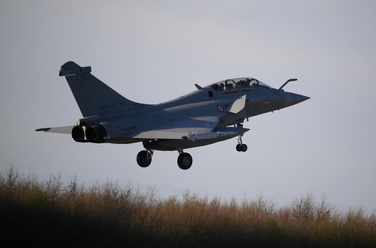 Видання зазначає, що на виробництво винищувача Rafale немає грошей ні в України, ні у Франції / фото: Getty Images