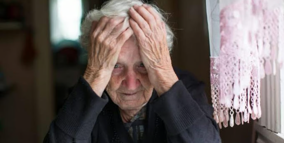 Молодик пограбував власну бабусю — що вирішив суд