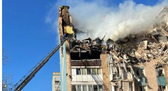 У Тернополі 20-річний хлопець провів під завалами понад 10 годин, його врятували