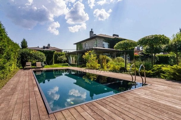 Будинок з басейном Потапа і Насті Каменських / © thecapital.com.ua