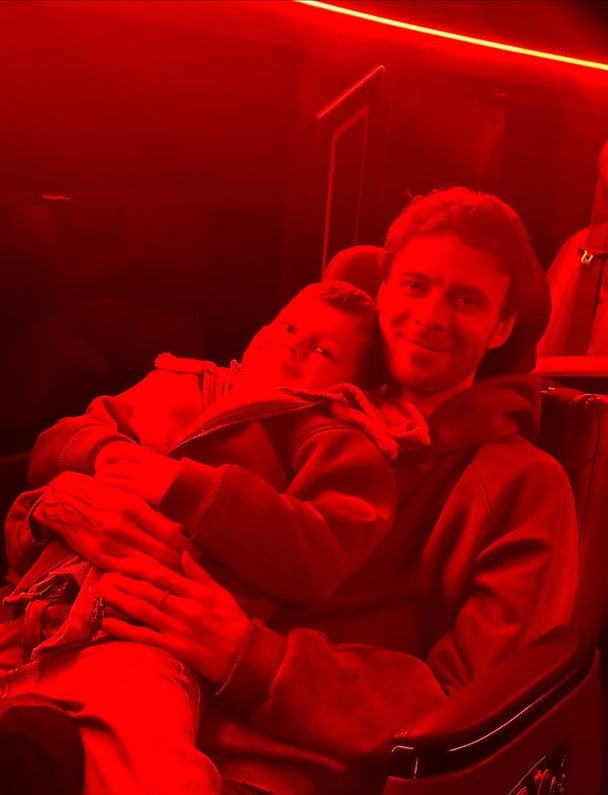 Макс Барських з похресником / © instagram.com/misharomanova