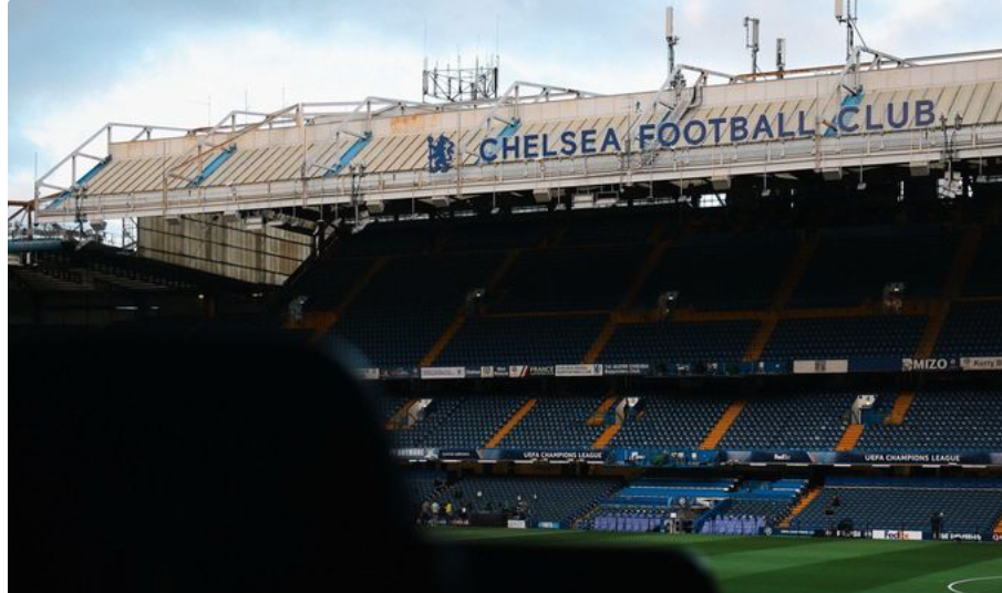 На Стемфорд Брідж перед матчем з Барселоною помітили незвичайного гостя. ВІДЕО