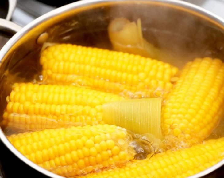 Дієтолог розповіла, навіщо їсти кукурудзу