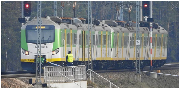 Після диверсій на залізниці. У затриманого в Польщі українця виявили 46 російських паспортів