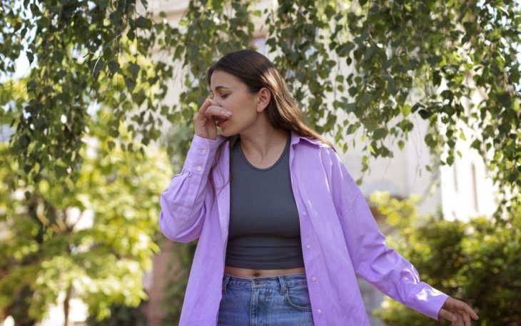 Які причини появи запаху старості тіла у людей після 40: як швидко позбутися проблеми