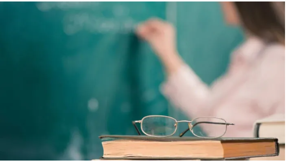 У Чернівцях звільнили вчительку за образи учня через українську мову