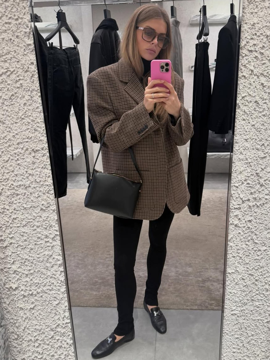 Дружина Зінченка показала милу прогулянку з чоловіком і дочками. Фото