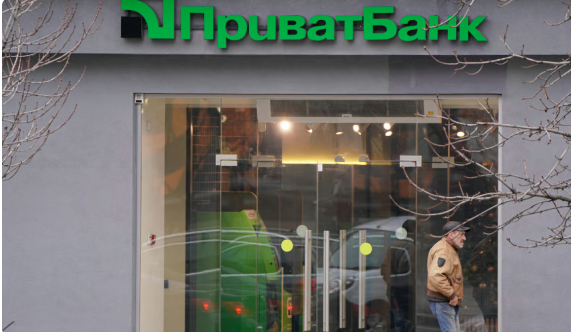 Виплата 6,5 тис. грн — що треба знати клієнтам ПриватБанку