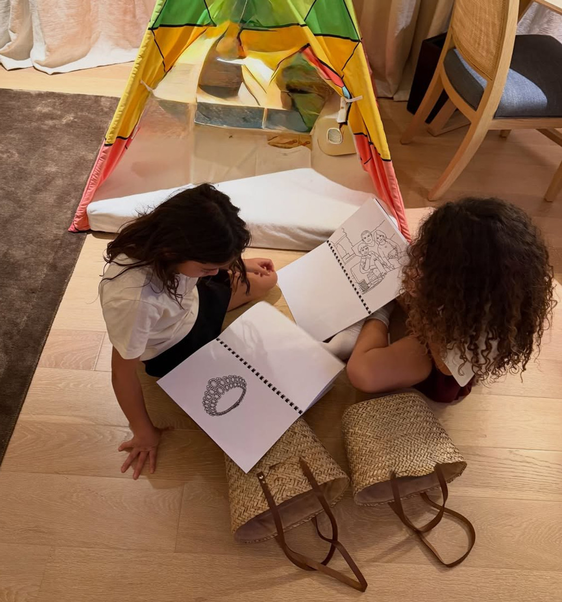 Наречена Роналду пробіглася пляжем та замилувала фото з дітьми на відпочинку