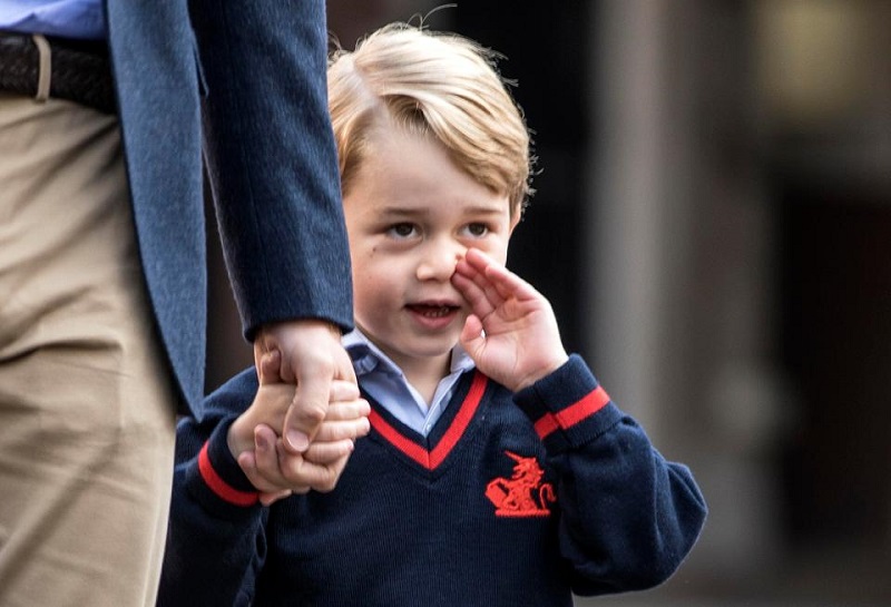 10 мегамилых фото о том, как принц Джордж пошел в школу
