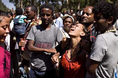 Фотограф показал обряды экзорцизма в Эфиопии. Фото