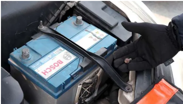 Чому навіть нова батарея не рятує взимку: головна причина, про яку не здогадуються водії