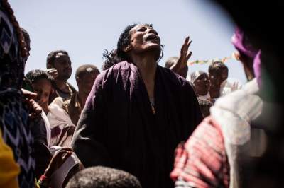 Фотограф показал обряды экзорцизма в Эфиопии. Фото