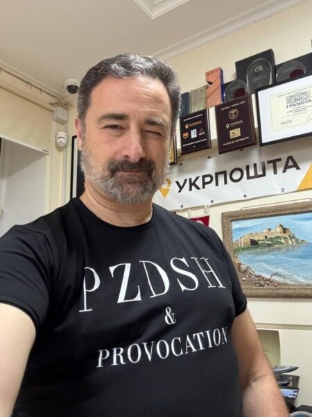 Очільник «Укрпошти» Смілянський, який знявся у футболці з нецензурним написом, розповів, кому він адресований