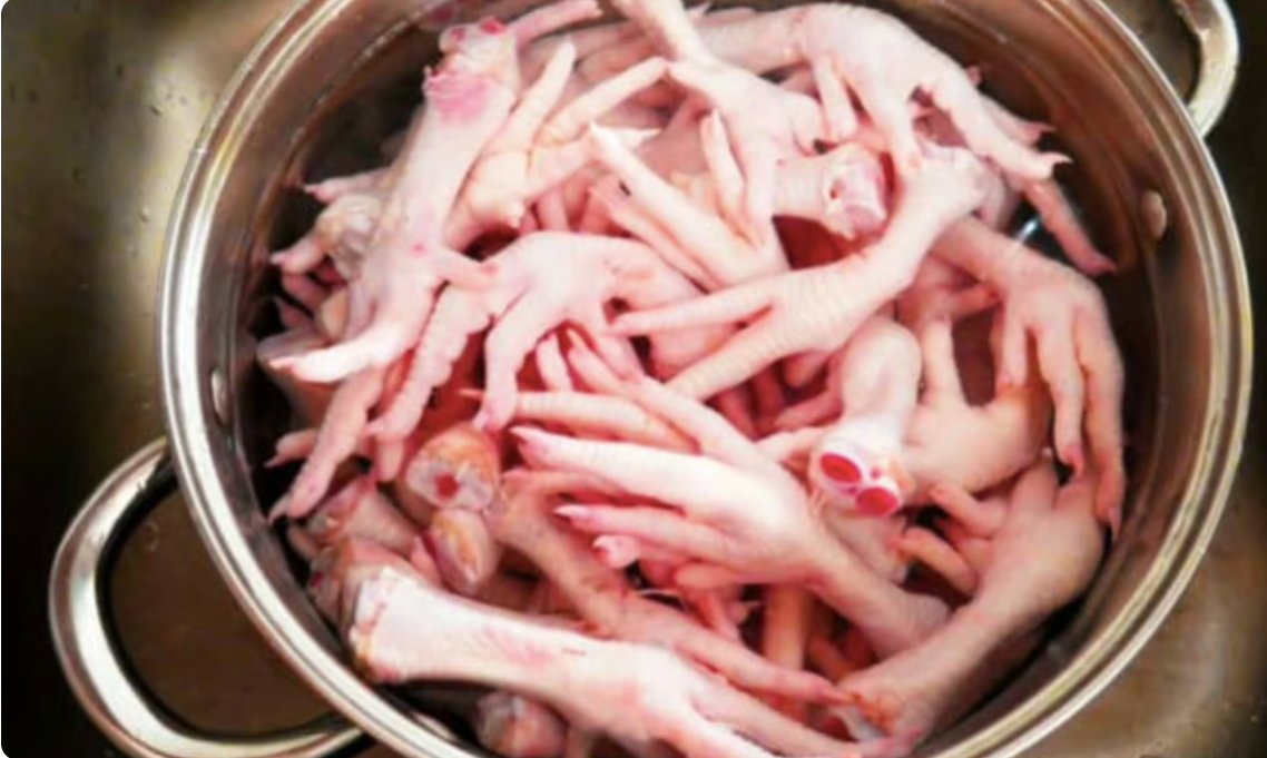Холодець "Копійчаний" — 2 кг курячих лапок та 1 кг стегон
