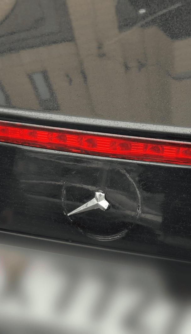 Муаяду пошкодили авто в центрі Києва