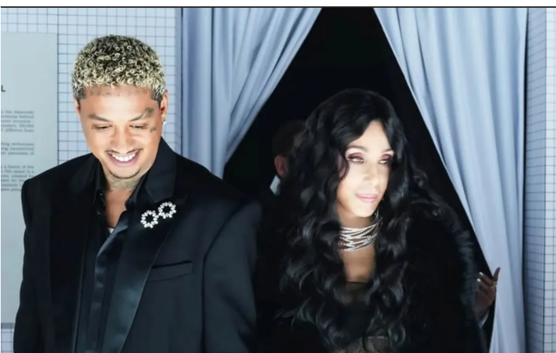 79-річна Шер стала білявкою задля рауту з молодшим на 40 років коханим-репером