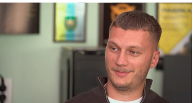 Зірковий учитель України Руслан Циганков таємно одружився: що відомо про його дружину та весілля