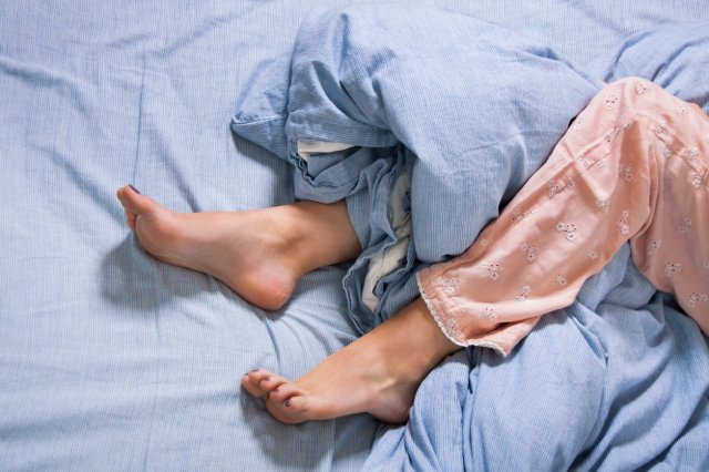 5 причин, почему не надо спать голым - фото 339211