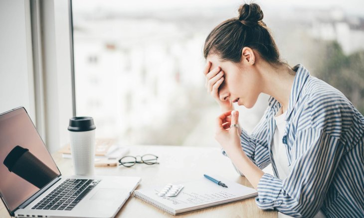 Чому болить голова, коли міняється погода: відповідь медиків