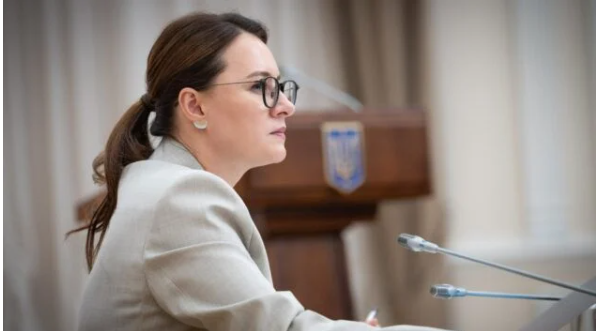 Кабмін підвищує зарплати вчителям на 30% з 1 січня – Свириденко 